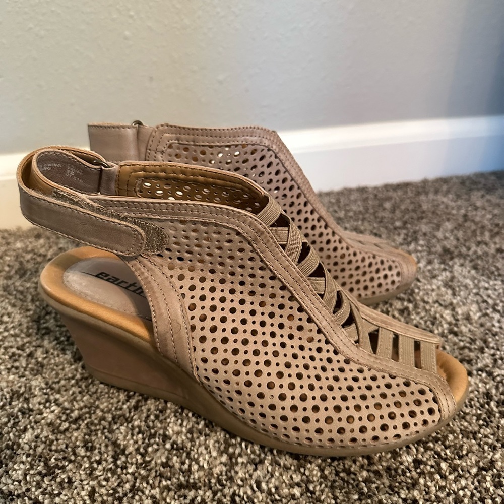 Women’s wedges, tan, lightly worn. Size 7